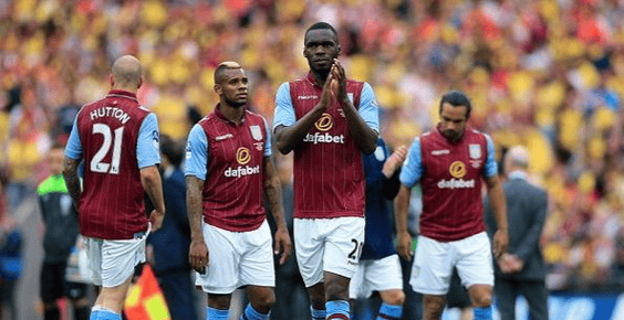 在中前场跑 在中前场跑